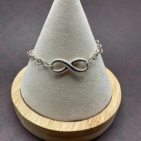 Tiffany & Co. Sterling Silver Infinity Bracelet. - Picture 7 of 15